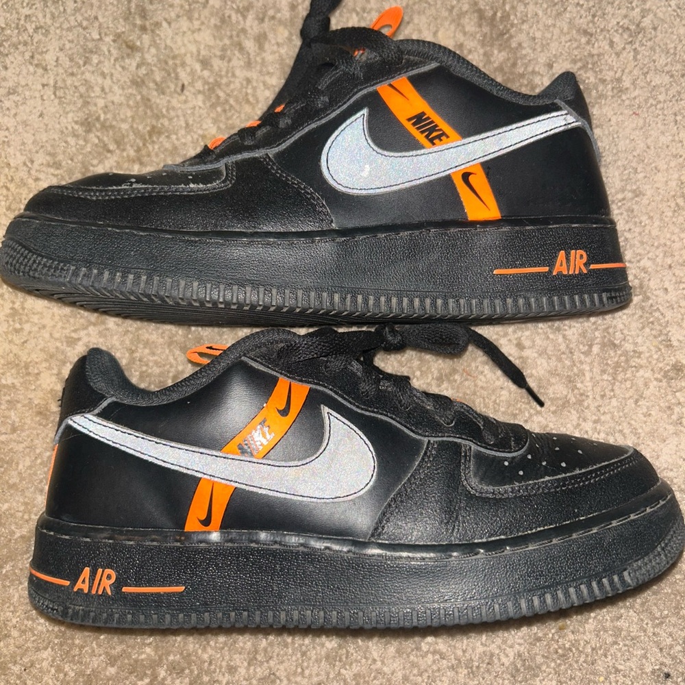 (GS) Nike Air Force 1 Low LV8 KSA (Worldwide Pack Black Total Orange)